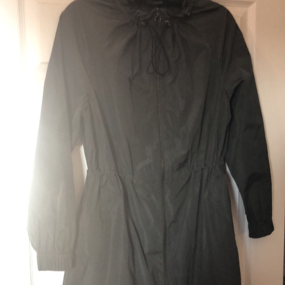 St. John windbreaker - Picture 3 of 11